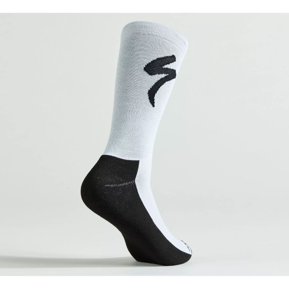 Considera la Vado como tu bicicleta de transporte de alto rendimiento, que te lleva a donde quieras con una combinación inigualable de velocidad, fiabilidad y confianza. Ya sea que la cargues con (10)