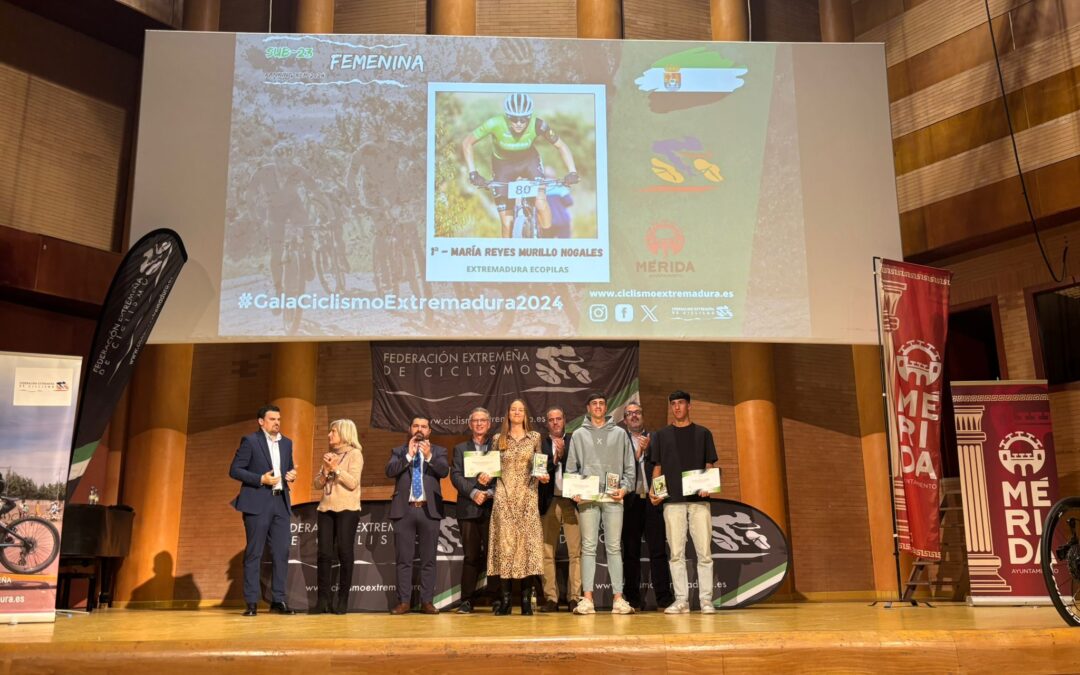 Varios integrantes del Extremadura-Ecopilas galardonados en la Gala del Ciclismo Extremeño celebrado en Mérida