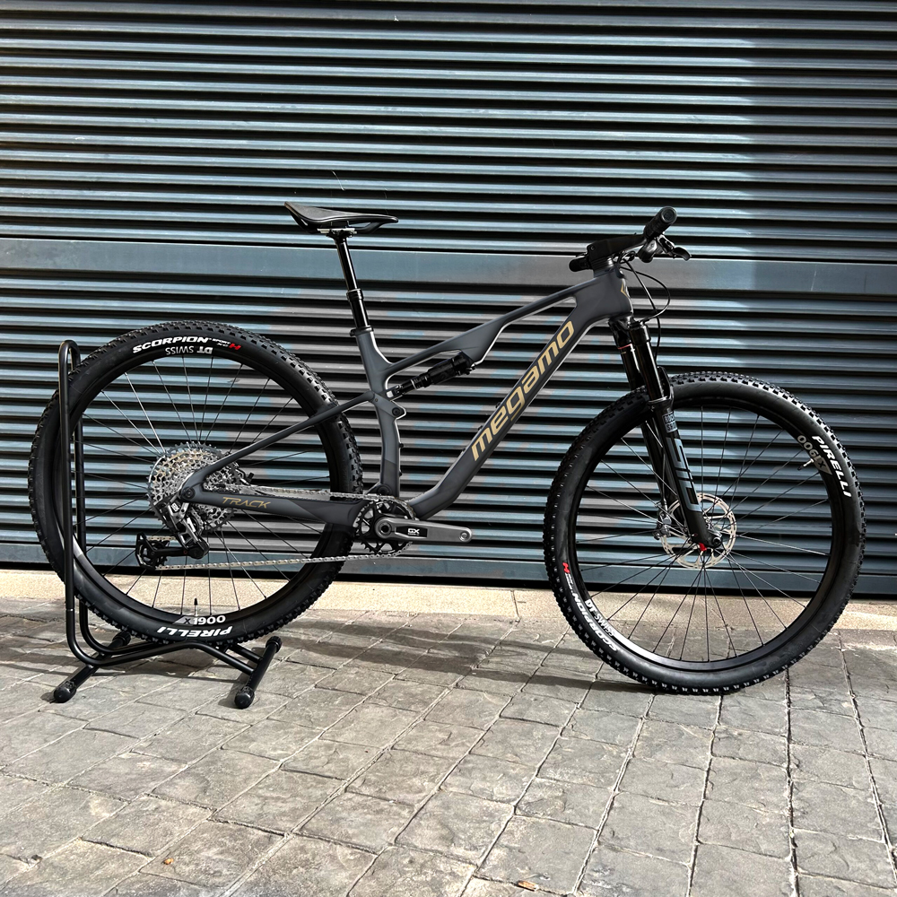 Track_10_LTD_-black1