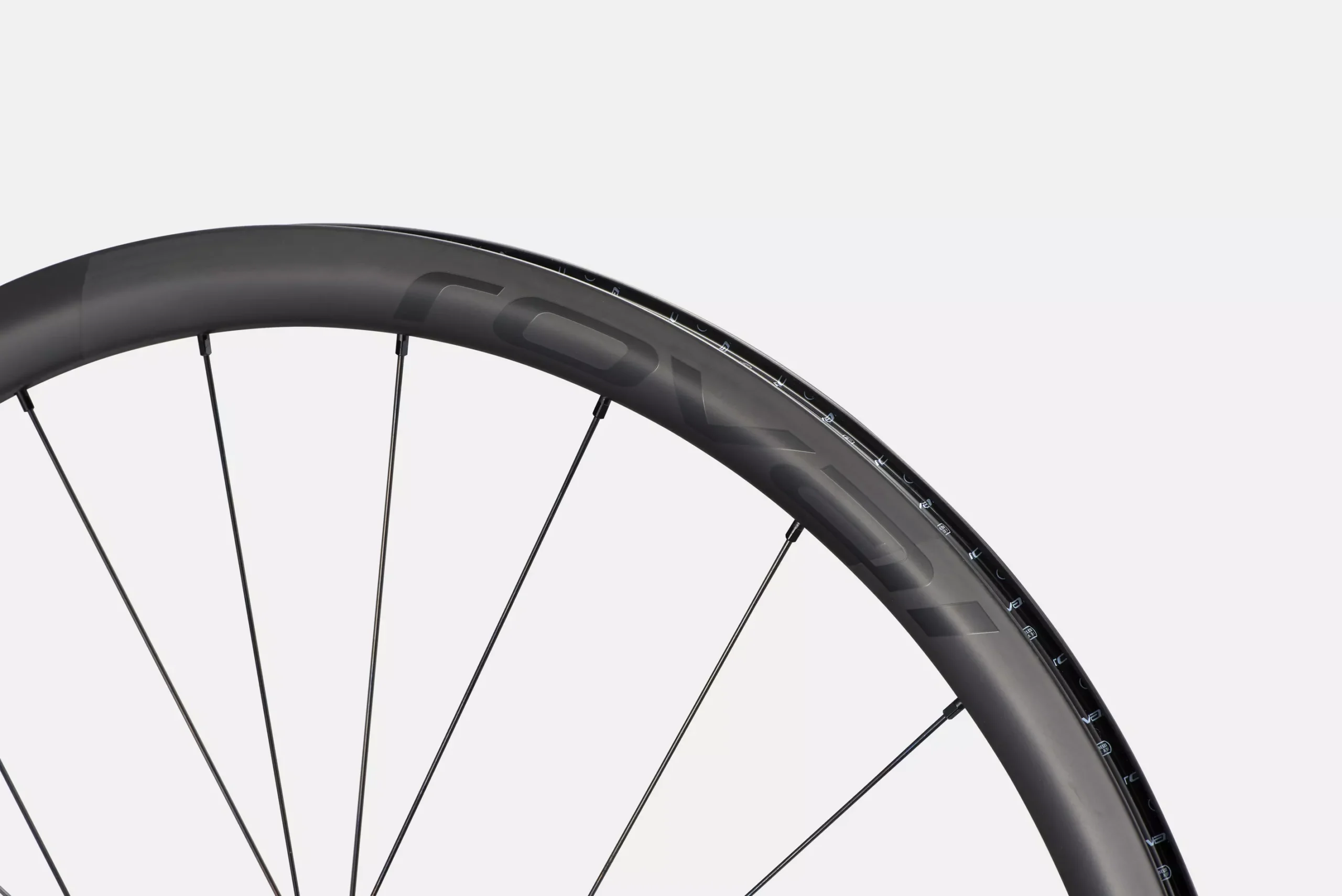 30022-530_WHL_ALPINIST-CL-TUBELESS-CARBON-BLK-700C_DEPTH