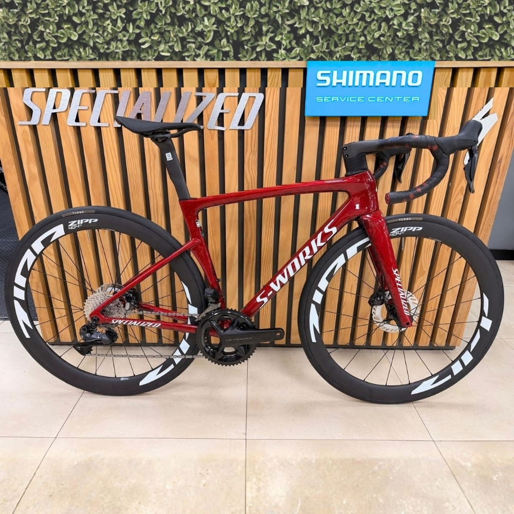 Montaje_Tarmac_SL9 Gloss Vivid Red Tarmac Black White Silver Metallic
